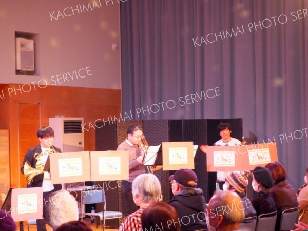 多彩な曲目で聴衆を楽しませた