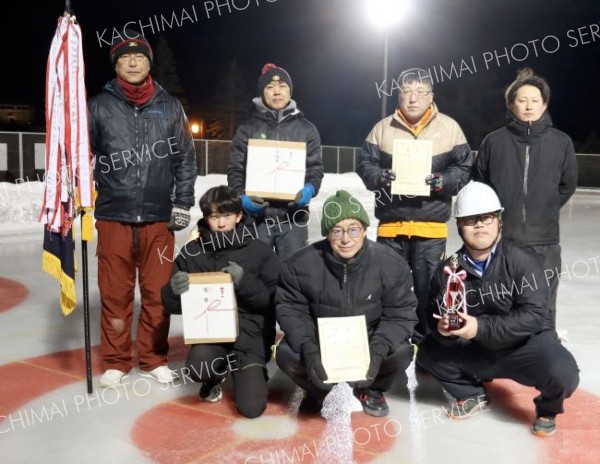 旭町２がＶ　池田で地域対抗カーリング大会