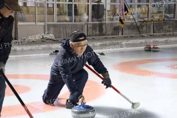 旭町２がＶ　池田で地域対抗カーリング大会 2