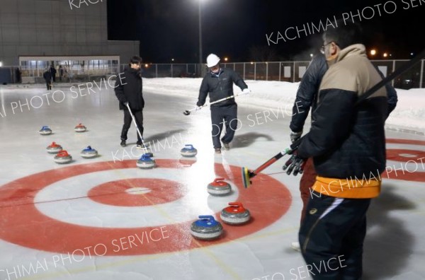 旭町２がＶ　池田で地域対抗カーリング大会 3