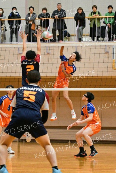 帯南商が女子Ｖ　男子は白樺学園連覇　道高校バレー新人戦十勝予選 6