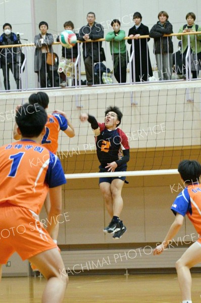 帯南商が女子Ｖ　男子は白樺学園連覇　道高校バレー新人戦十勝予選 10