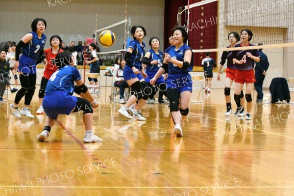 帯南商が女子Ｖ　男子は白樺学園連覇　道高校バレー新人戦十勝予選 13