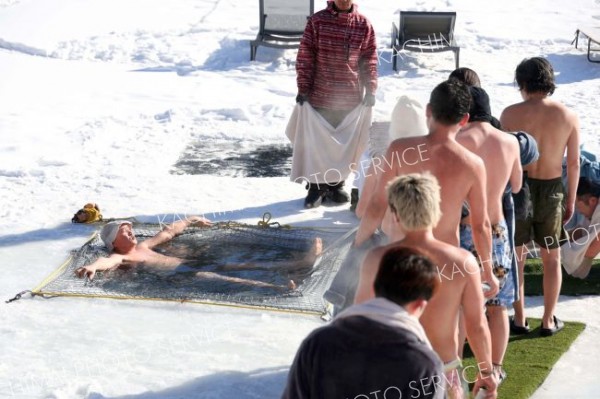 熱波を浴びて火照った体に湖が待ち遠しい