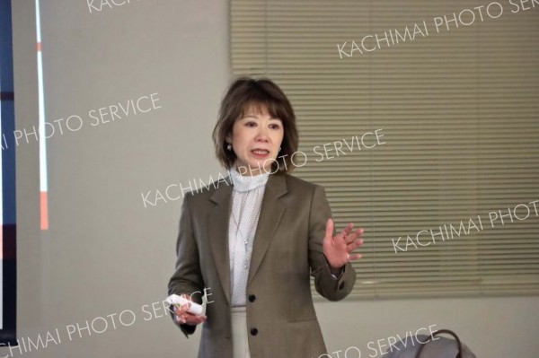 海外での食事文化を説明する