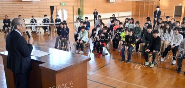 まちづくりについて聞く下音更小の６年生ら