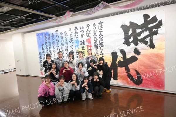 柏葉と三条　個性光る「書」　市民ギャラリーで校外展　３日まで