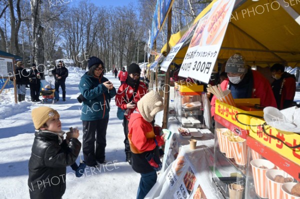 来場の味覚を楽しませている「アイスマルシェ」