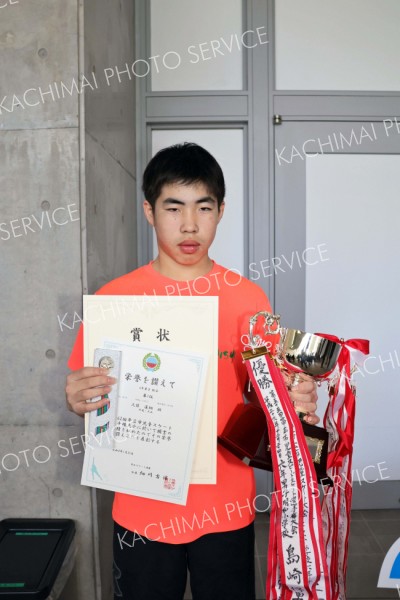 ６年男子を制した