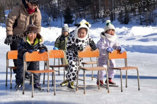 氷点下２８度の陸別　「ちょっと寒かったけど‥」５歳児がスケート教室