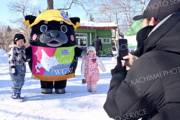 氷まつり会場で和牛全共をＰＲ　物産協会など