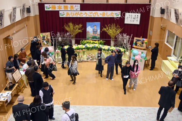 幼児教育の充実に尽力、藤本前園長しのび「花総会」　あじさい保育園 5