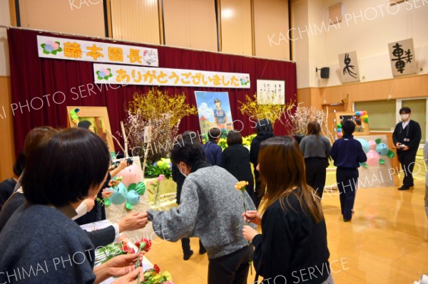 幼児教育の充実に尽力、藤本前園長しのび「花総会」　あじさい保育園 10