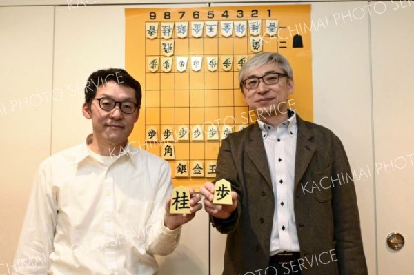 （写真左から）「子どもから大人まで将棋を楽しみに来て」と林さん、石川さん