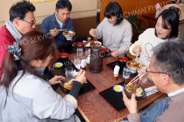 清水の豚丼店「ドライブインいとう」で創業祭　一部メニューが半額