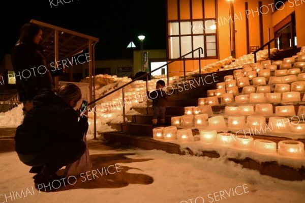 約１２００個のアイスキャンドルが来場者を魅了した「ほんべつ冬あかり２０２６」