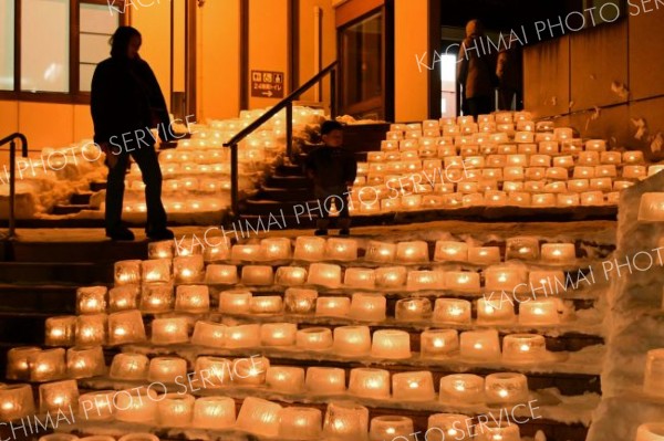 約１２００個のアイスキャンドルが来場者を魅了した「ほんべつ冬あかり２０２６」