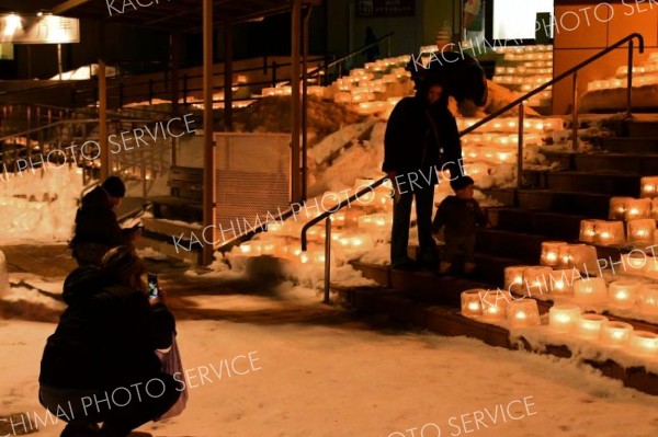 約１２００個のアイスキャンドルが来場者を魅了した「ほんべつ冬あかり２０２６」