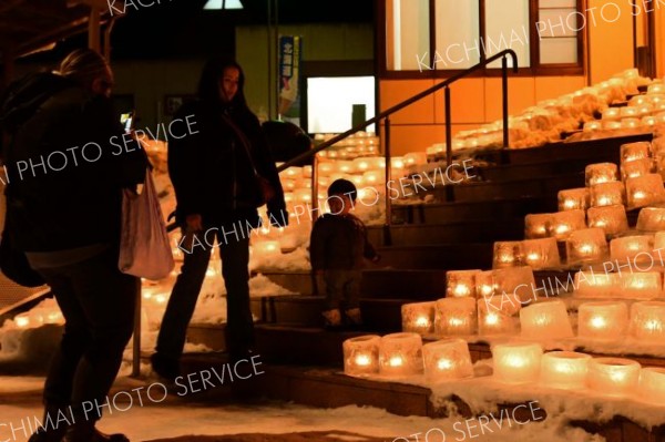 約１２００個のアイスキャンドルが来場者を魅了した「ほんべつ冬あかり２０２６」