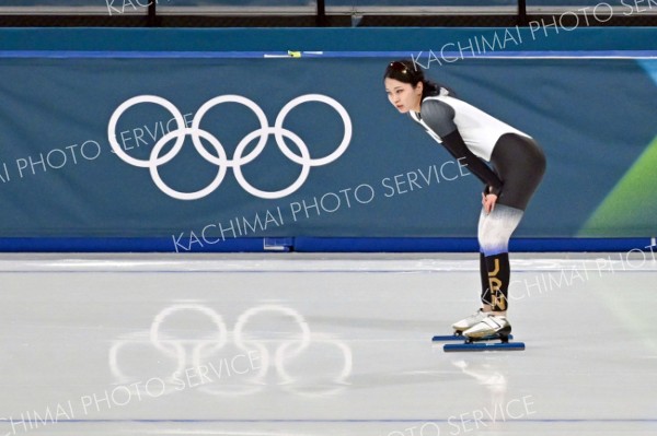 五輪会場のミラノ・スピードスケートスタジアムでタイムトライアルに臨む稲川くるみ選手（現地時間４日午後）