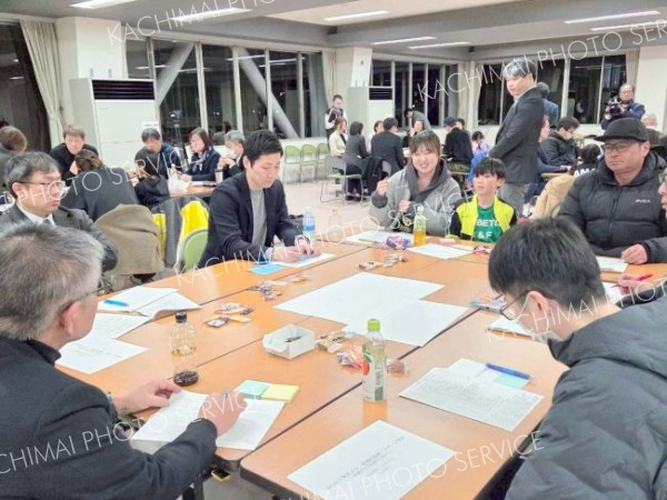今春から始動する「総合型地域文化・スポーツクラブ」に向けて、やってほしい取り組みを幅広い世代で話し合った
