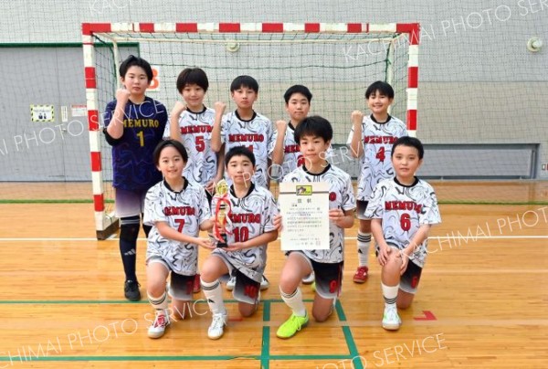 Ｂブロック優勝の芽室ホワイト