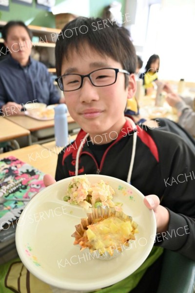 芽室西小学校の児童が考案した「いもいもしいにもほどがあるピザ」