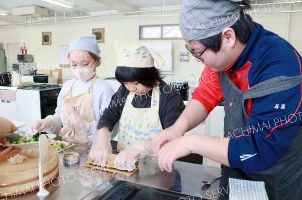 恵方巻き作り「キンボール」を楽しむ　あつまれ！大樹っ子 2