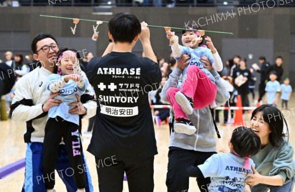 全力で楽しく体を動かす　「冬の大運動会」に親子連れ４００人