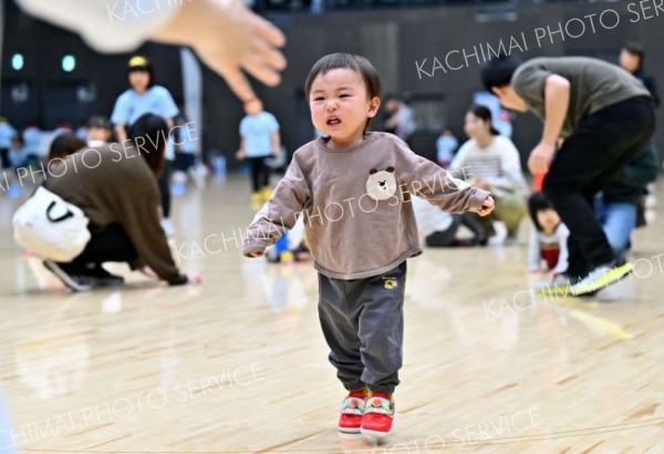 全力で楽しく体を動かす　「冬の大運動会」に親子連れ４００人 2