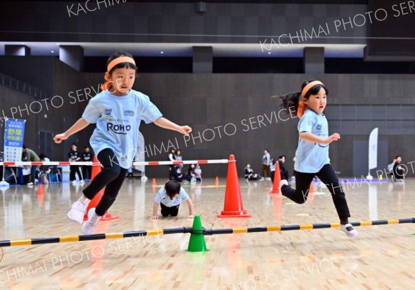 全力で楽しく体を動かす　「冬の大運動会」に親子連れ４００人 3