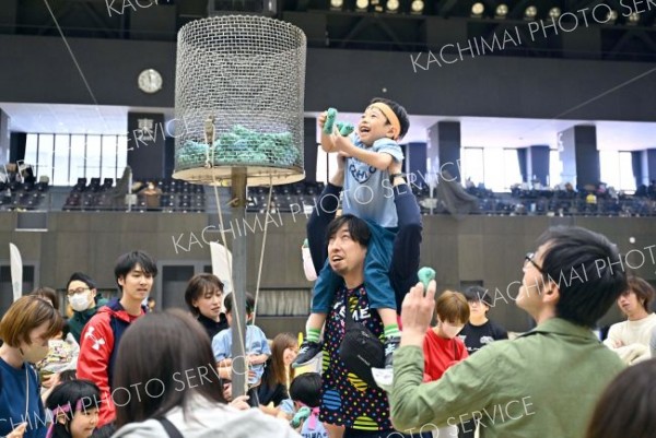 全力で楽しく体を動かす　「冬の大運動会」に親子連れ４００人 9