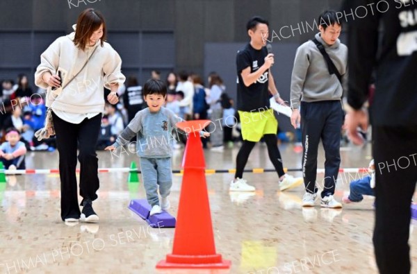 全力で楽しく体を動かす　「冬の大運動会」に親子連れ４００人 13