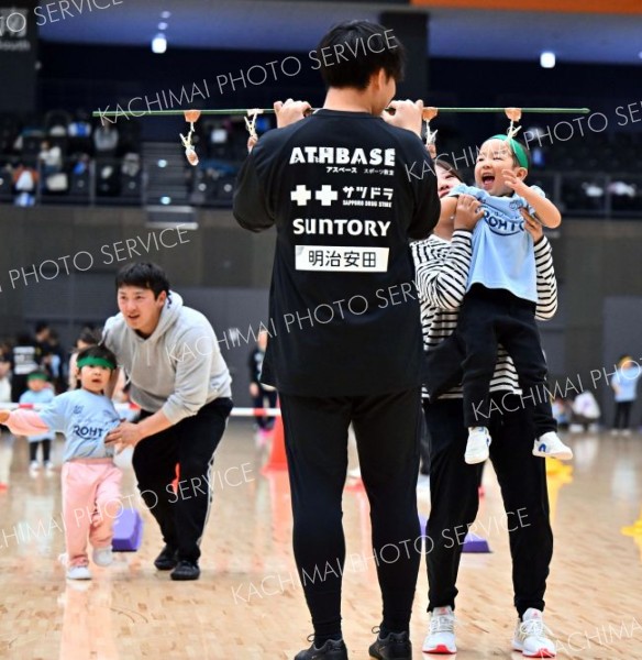 全力で楽しく体を動かす　「冬の大運動会」に親子連れ４００人 14