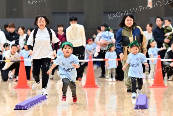 全力で楽しく体を動かす　「冬の大運動会」に親子連れ４００人 15