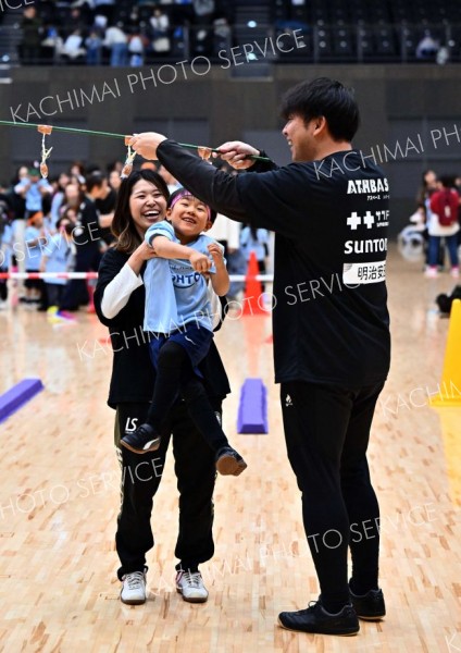 全力で楽しく体を動かす　「冬の大運動会」に親子連れ４００人 18