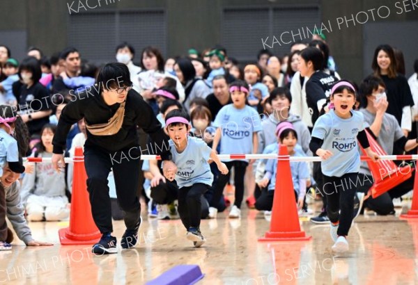 全力で楽しく体を動かす　「冬の大運動会」に親子連れ４００人 19