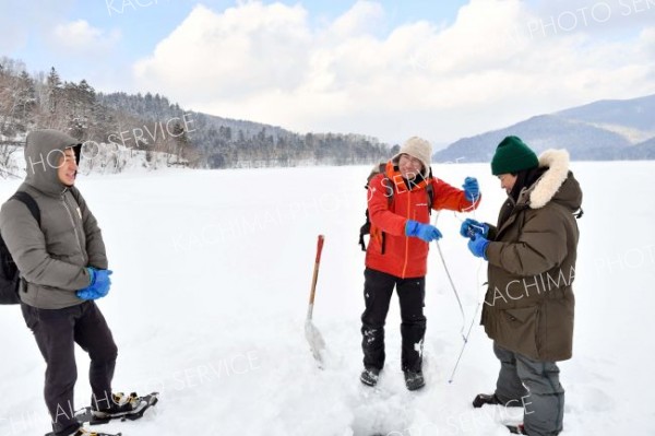 しかりべつ湖コタンに「特徴的な雪」　雪と氷を学ぶジオパークツアー
