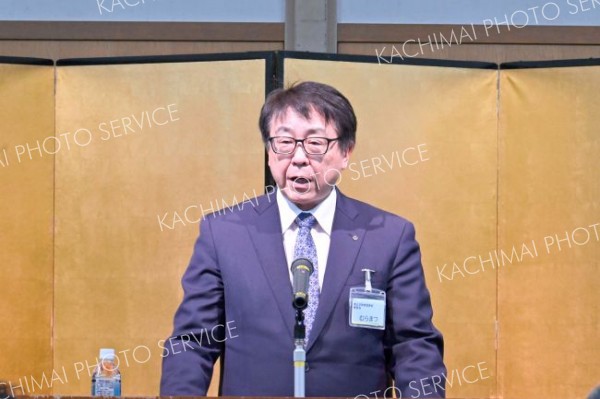 祝辞を述べる市教委