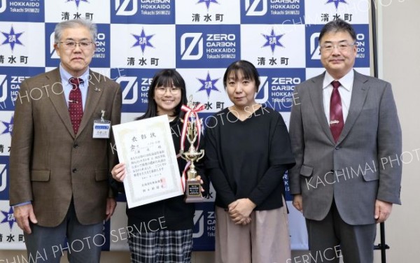 清水小５年生　フルートで全道　教育長を訪問