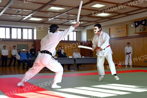 訓練積んだ逮捕術　十勝機動警察隊