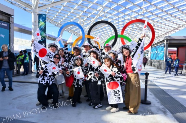 家族らが現地で熱い声援　女子団体追い抜き銅メダル