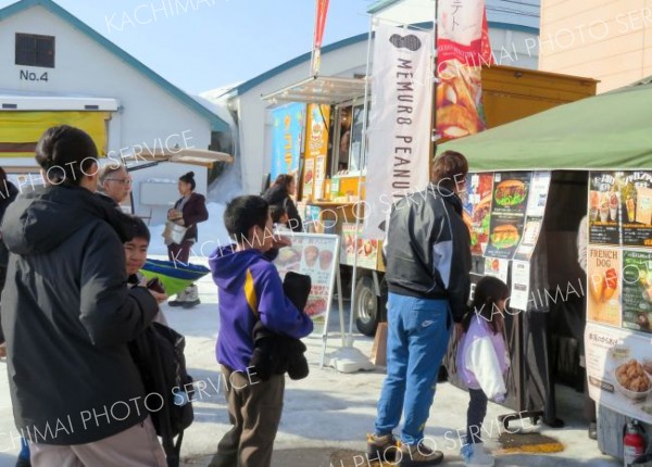 更別で冬のマルシェ　２０店が集結