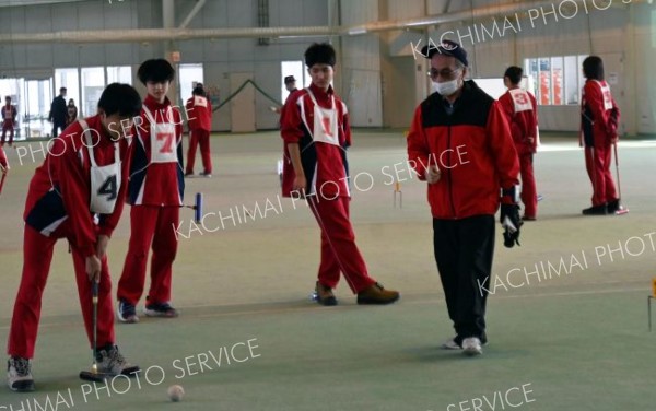 試合に取り組む生徒たち