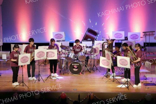 息の合った演奏を披露　新得ジュニア吹奏楽団が定演
