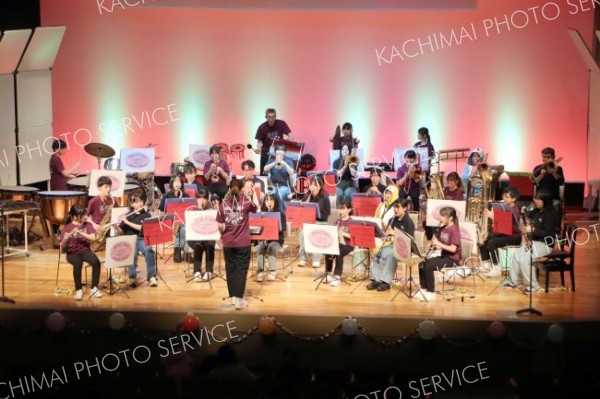 迫力ある演奏で聴衆を魅了した演奏会