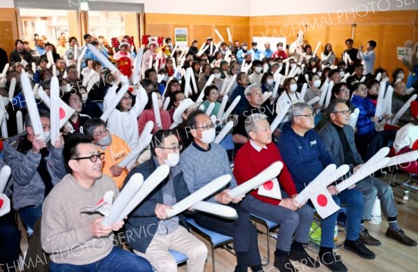 メダル届かずも「誇り」　高木選手に恩師、町民が惜しみない拍手　幕別ＰＶ