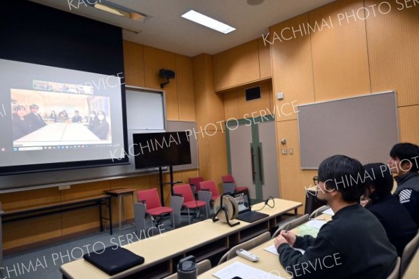 広尾高などとオンラインでつなぎ打ち合わせを行った白樺学園