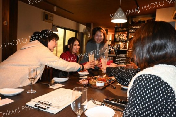 １９７６年生まれの女子会　新たな出会いに乾杯