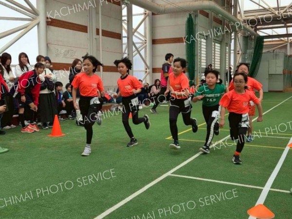 十勝管内の小中学生ら１６５人がエントリーし熱戦を繰り広げた